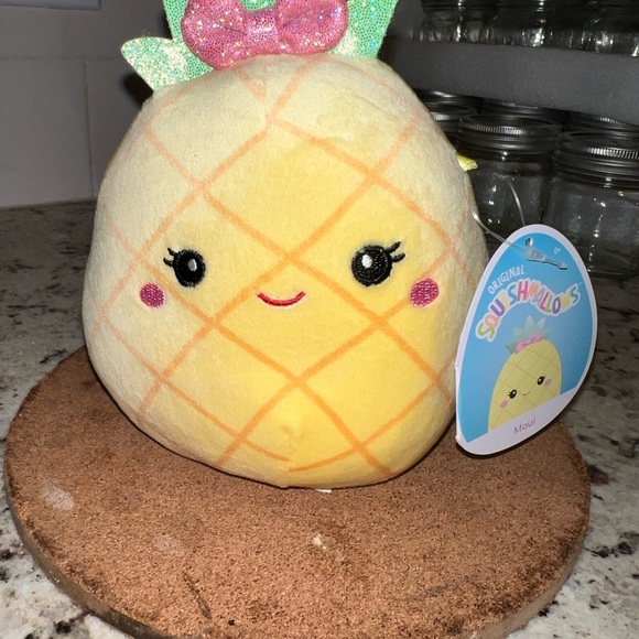 New Maui The Pineapple Squishmallow - Picture 4 of 6